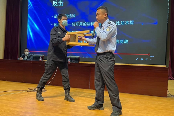 1013“喜迎二十大、平安进校园”安全教育活动2.jpg