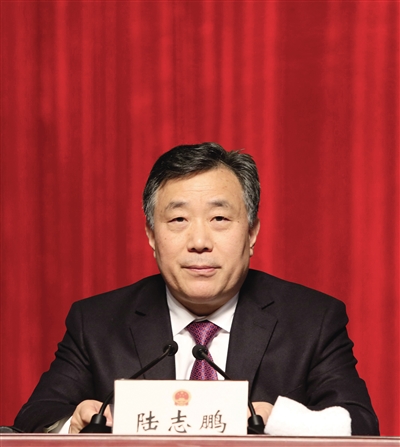 陆志鹏主持大会.jpg